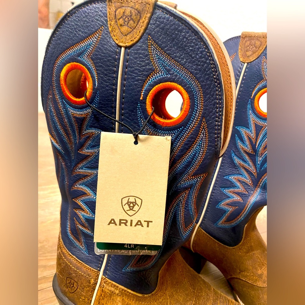 Never worn ariat men’s boots